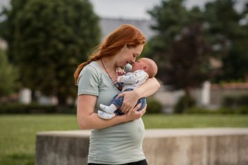 Příspěvky pojišťoven na miminko a kojení – co proplácí VZP, OZP a další