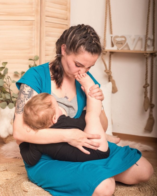 Kojící noční košile Eva, krátký rukáv, tmavý tyrkys