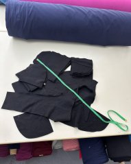 Zvyšky látok, PROSTRIEHY, fleece 0,5 kg čierny