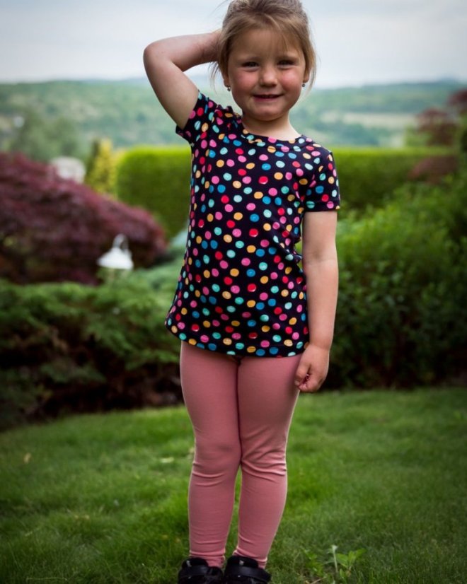 Dívčí tričko, krátký rukáv, barevné puntíky (lentilky) na modré