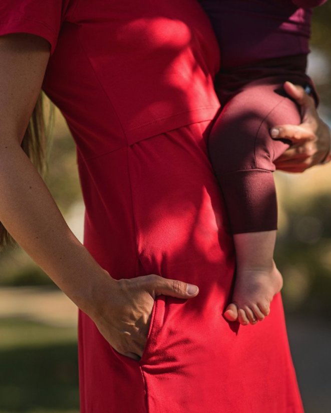 Kojicí šaty s kapsami Tea, krátký rukáv, červené