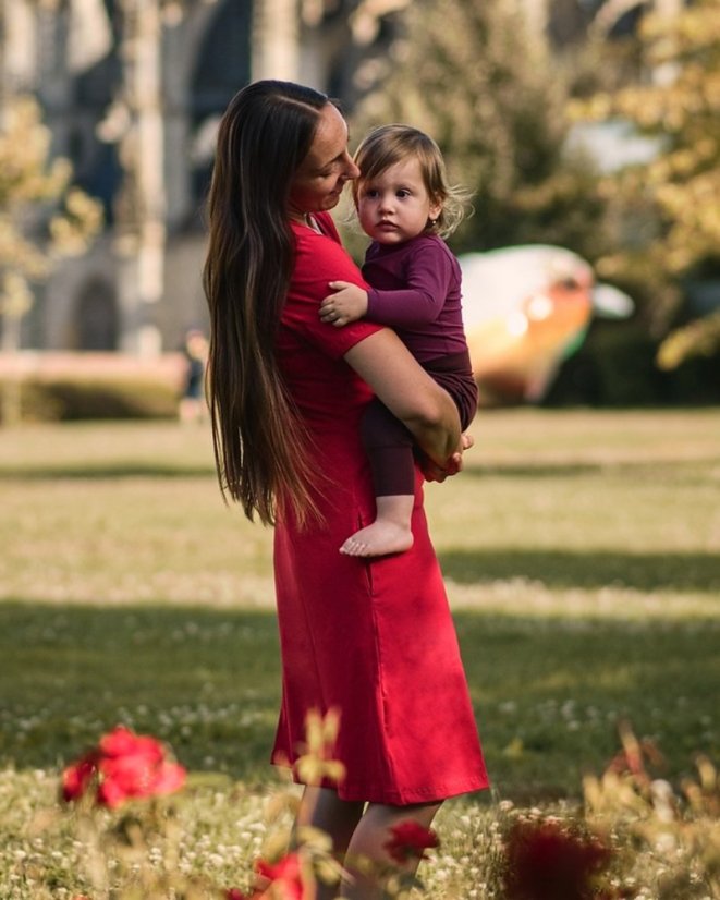 Kojicí šaty s kapsami Tea, krátký rukáv, červené