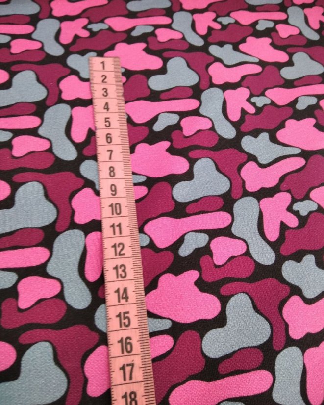 Zbytek metráže: Bavlněný úplet s elastanem, digitální potisk RŮŽOVÝ MASKÁČ, 185gr/m2