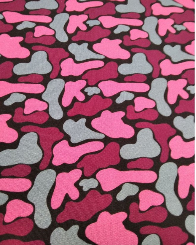 Zbytek metráže: Bavlněný úplet s elastanem, digitální potisk RŮŽOVÝ MASKÁČ, 185gr/m2