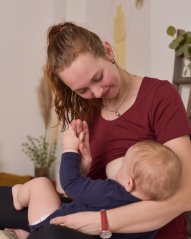 Kojicí tričko Kateřina, krátký rukáv, vínové