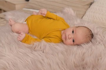 Long-sleeved baby bodysuits