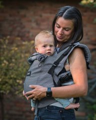 Ergonomische Babytrage für Toddler Dan, schwarz-weißes Muster