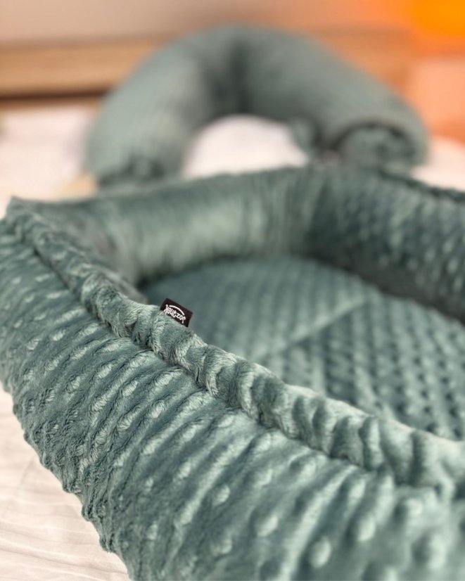 Baby nest for newborns – large MINKY design from birth, green