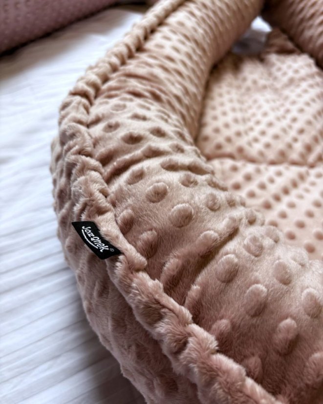 Baby nest for newborns – large MINKY design from birth, powder pink.