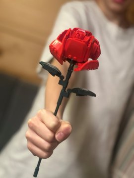 Flower building sets – creative buildable bouquets and flowers for home décor or gifting