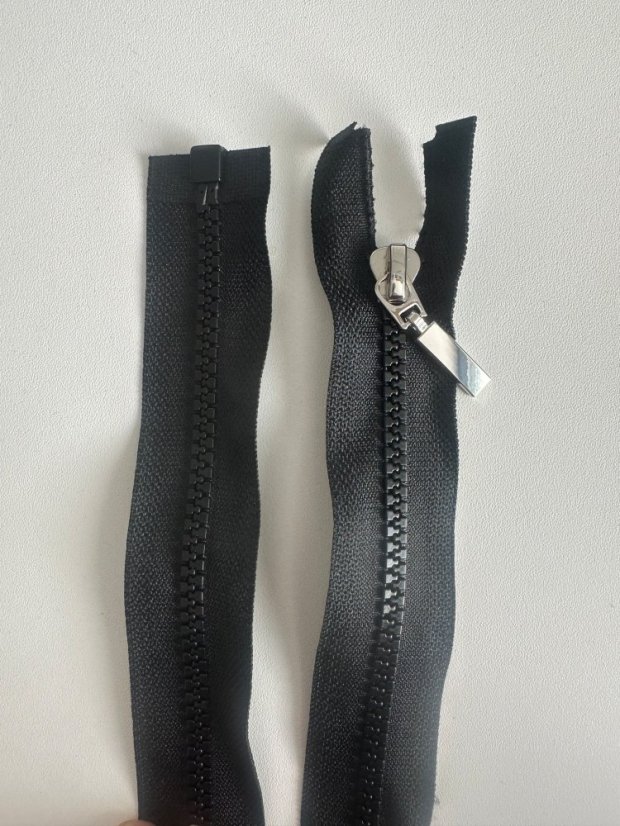 Zip kostěný 5mm se stříbrným jezdcem, černý 90 cm