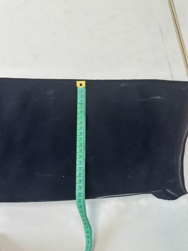 Zbytky elastického zimního softshellu, kusy 20x92 cm, celkem 1,32 kg