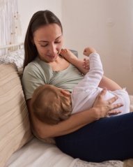 Kojicí tričko Kateřina, krátký rukáv, svtěle olivové