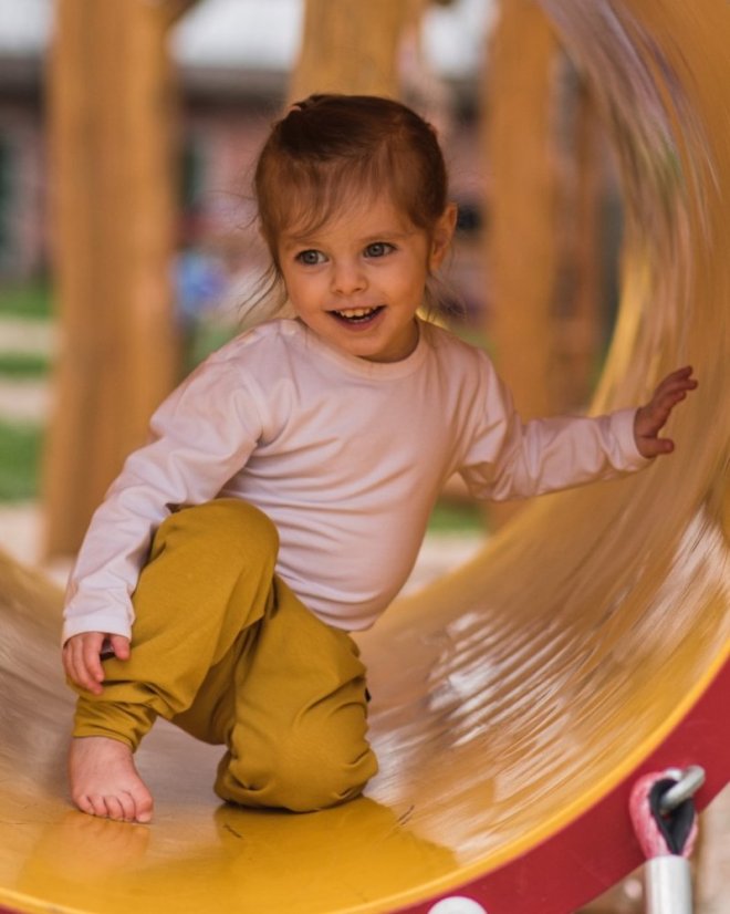 Detské nohavice baggy, ľahké, horčicové - Veľkosť: 86