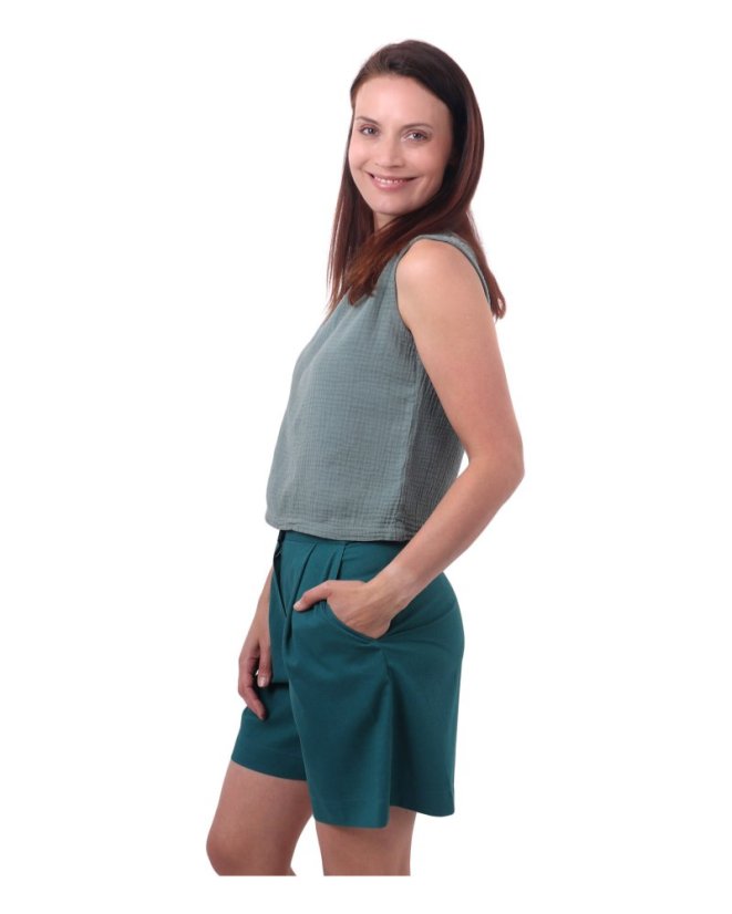 Women's linen shorts, emerald green