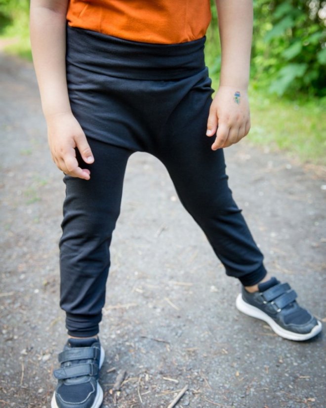 Detské nohavice baggy, ľahké, čierne - Veľkosť: 134